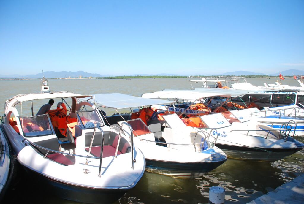 giá thuê tàu nha trang