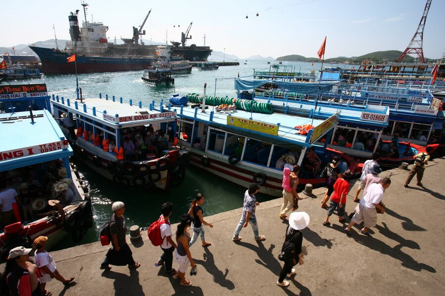 giá thuê tàu nha trang