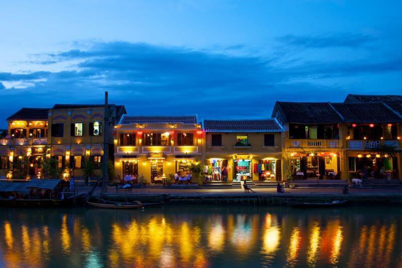 Tour Hội An nửa ngày từ Đà Nẵng: Khám phá phố cổ, thả đèn hoa đăng và thưởng thức đặc sản