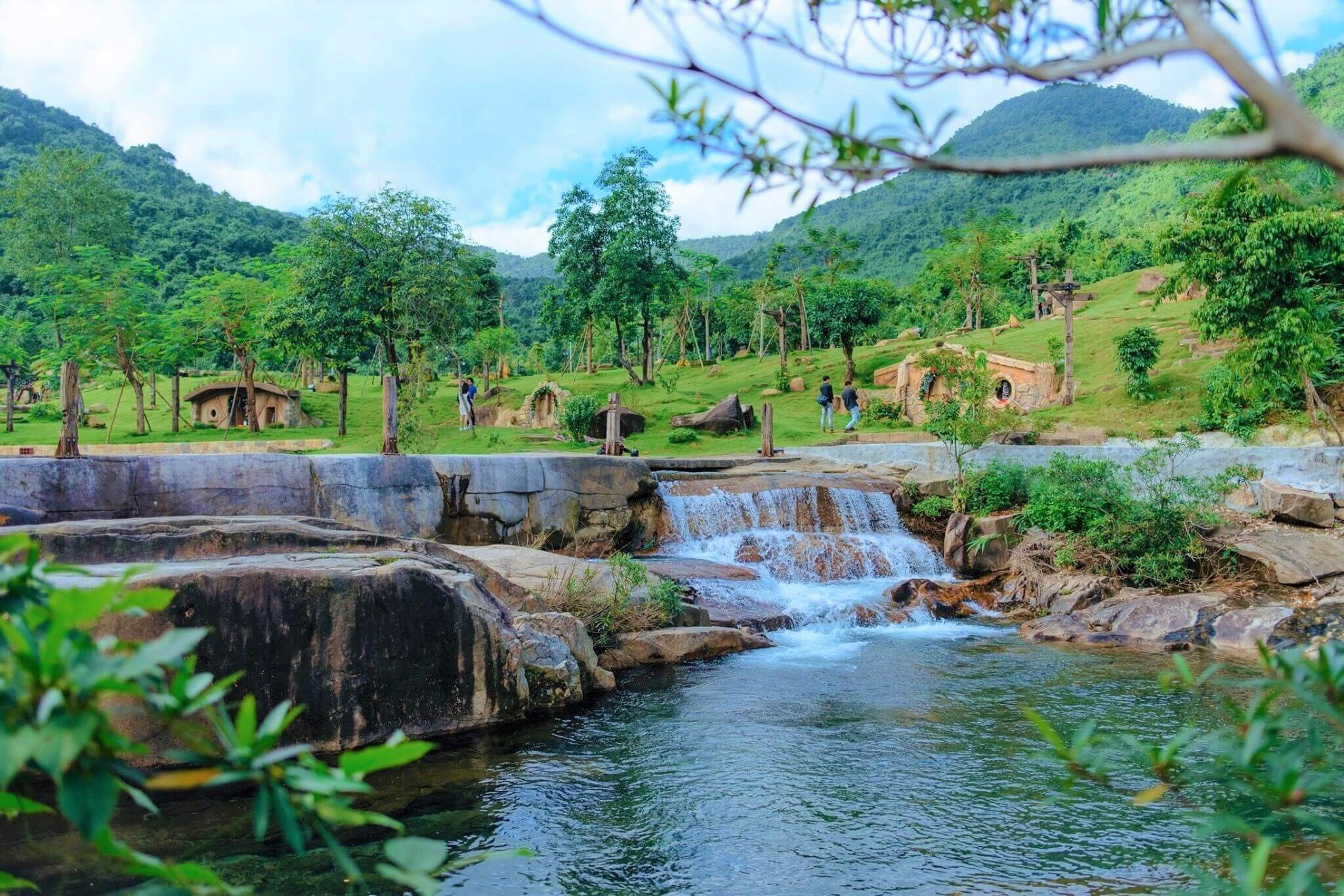 bạch mã village 